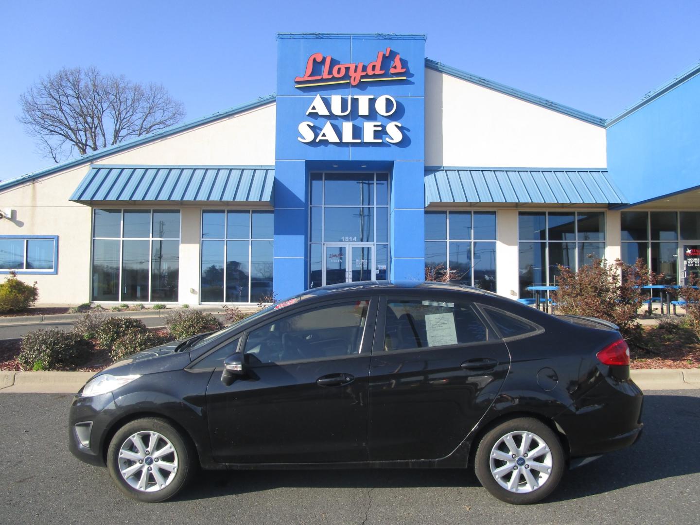 2013 BLACK /Black / Cloth Ford Fiesta SE Sedan (3FADP4BJ5DM) with an 1.6L L4 DOHC 16V engine, located at 1814 Albert Pike Road, Hot Springs, AR, 71913, (501) 623-1717, 34.494228, -93.094070 - Photo#0